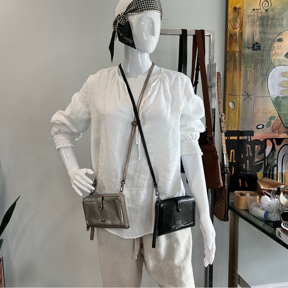 The Sak 2-4-1 Bundle of Leather Crossbody Organizers - Picture 3 of 16